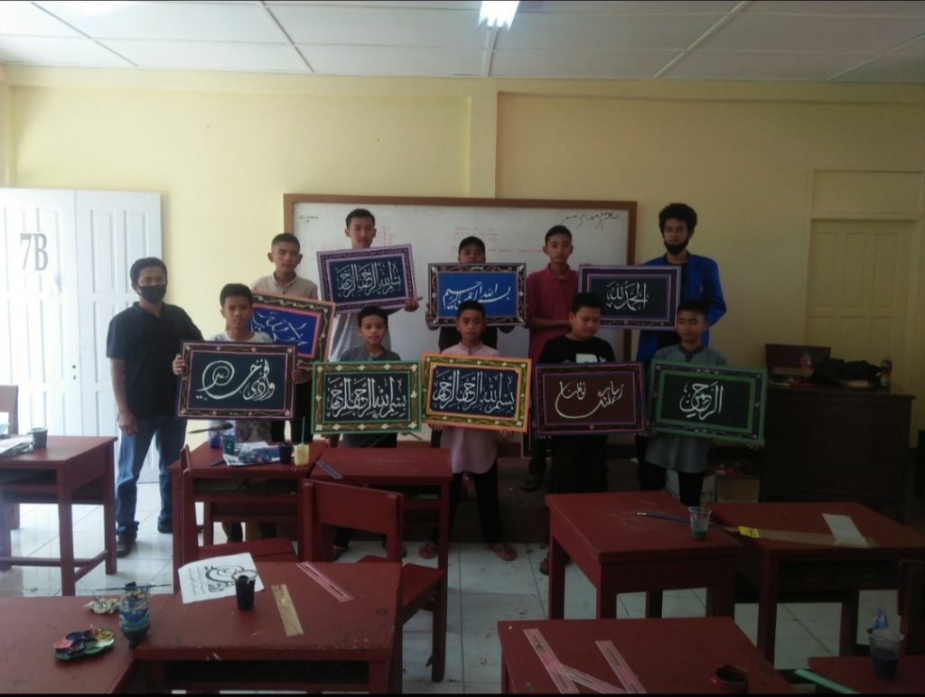 PACU KREATIFITAS SANTRI ISI PADANG PANJANG GELAR PELATIHAN KALIGRAFI