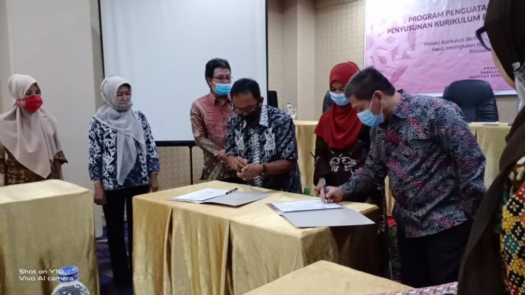 APLIKASI KAMPUS MERDEKA, PRODI DESAIN MODE “NIKAH MASAL”