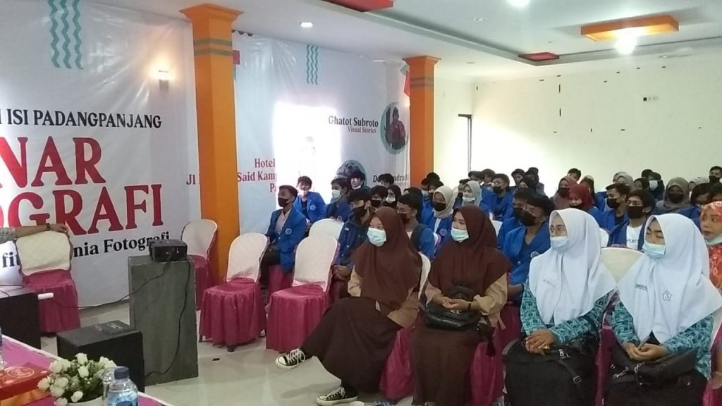 Program Studi Fotografi Fakultas Seni Rupa dan Desain laksanakan Seminar Fotografi