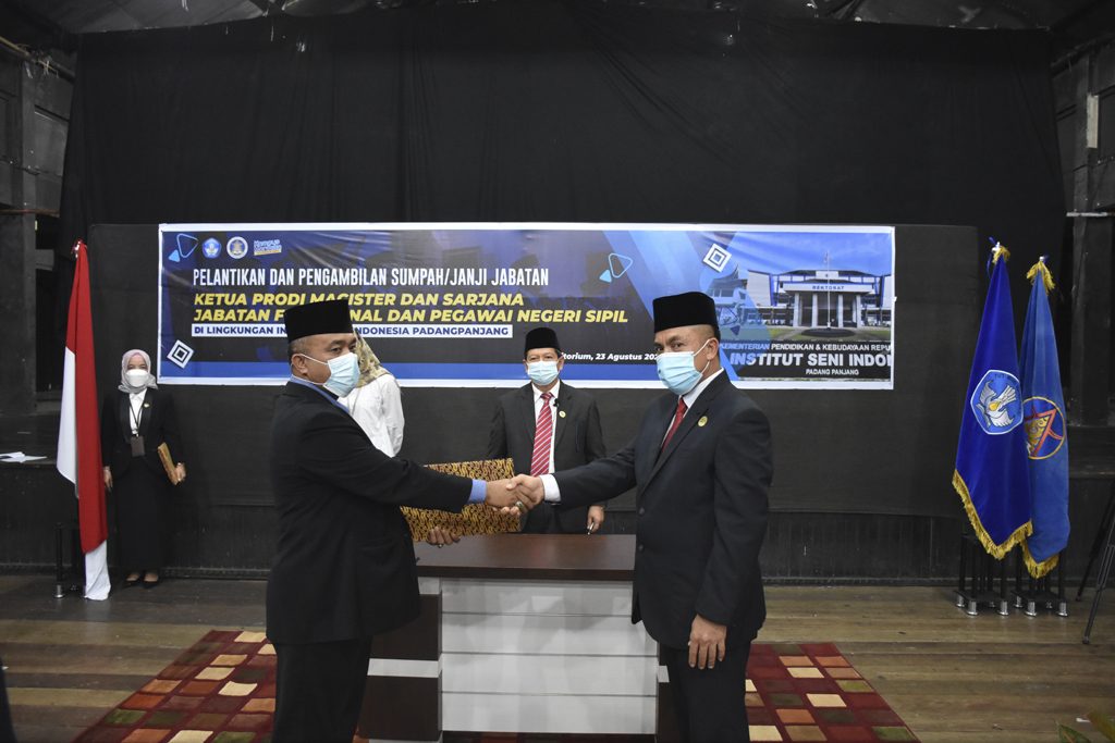 PELANTIKAN DAN PENGAMBILAN SUMPAH/JANJI PEJABAT NON ESELON DAN PNS OLEH REKTOR ISI PADANGPANJANG