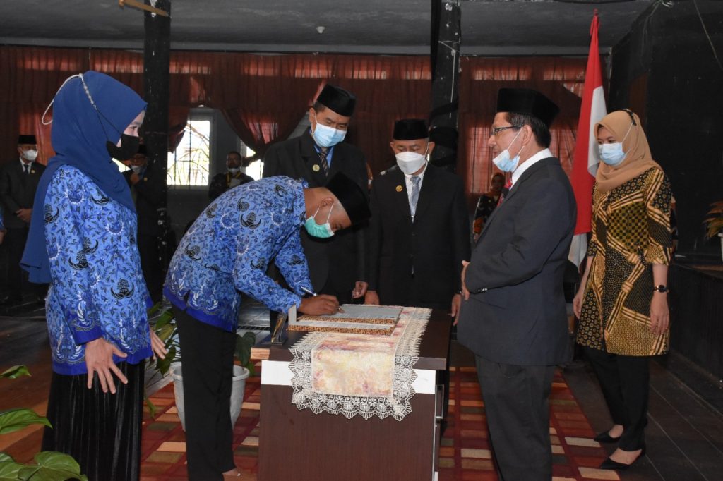 PELANTIKAN DAN PENGAMBILAN SUMPAH/JANJI  JABATAN SEKRETARIS PRODI DESAIN PRODUK DAN PARIWISATA SERTA PEJABAT FUNGSIONAL DAN PNS DILINGKUNGAN  INSTITUT SENI INDONESIA (ISI) PADANGPANJANG