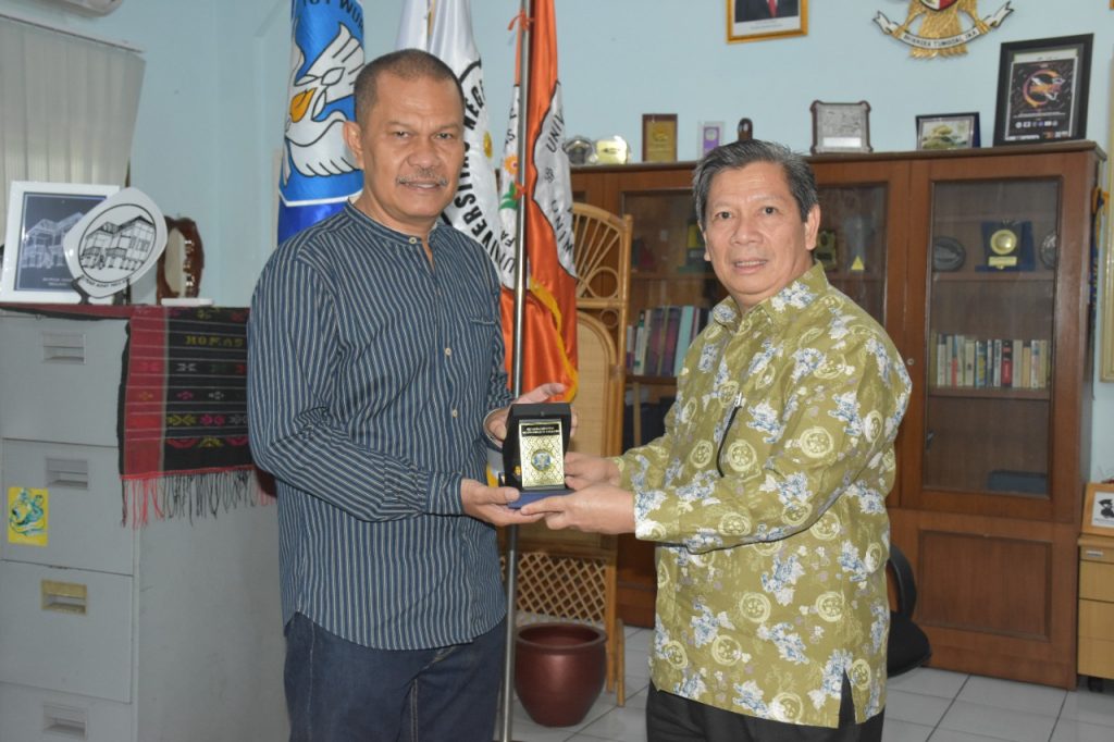 KUNJUNGI UNIMED, REKTOR ISI PADANG PANJANG DIANGGAP “MORA”