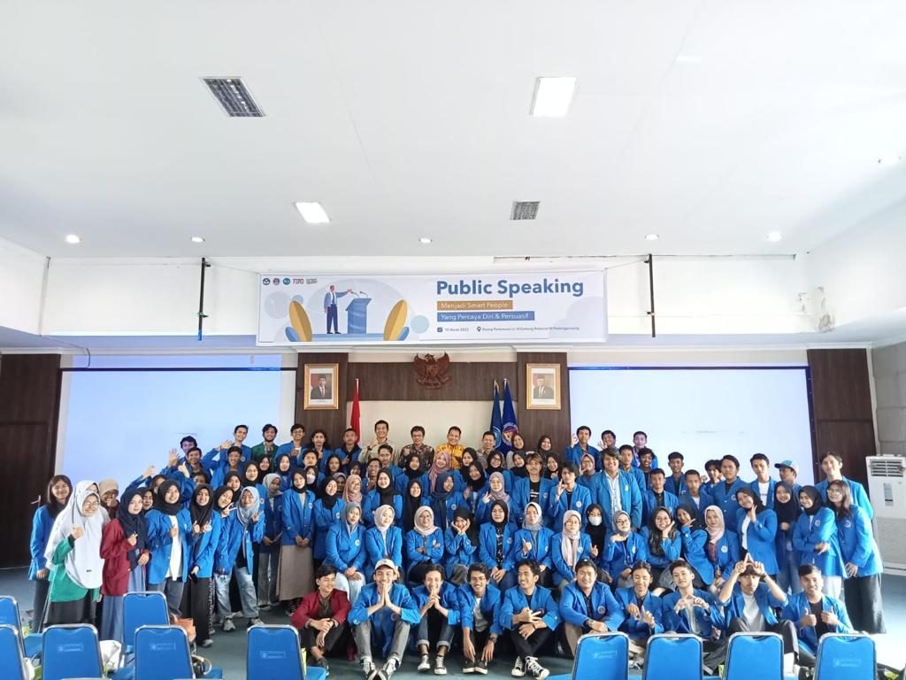 Yuk Jadi Smart People Yang Percaya Diri & Persuasif dalam Public Speaking