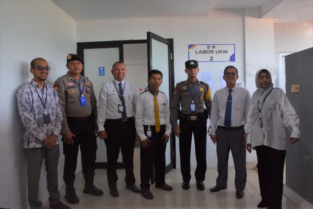 Febri Yulika Selaku Rektor Pantau Pelaksanaan  UTBK-SNBT di Institut Seni Indonesia  Padangpanjang di Hari Pertama Berjalan Lancar