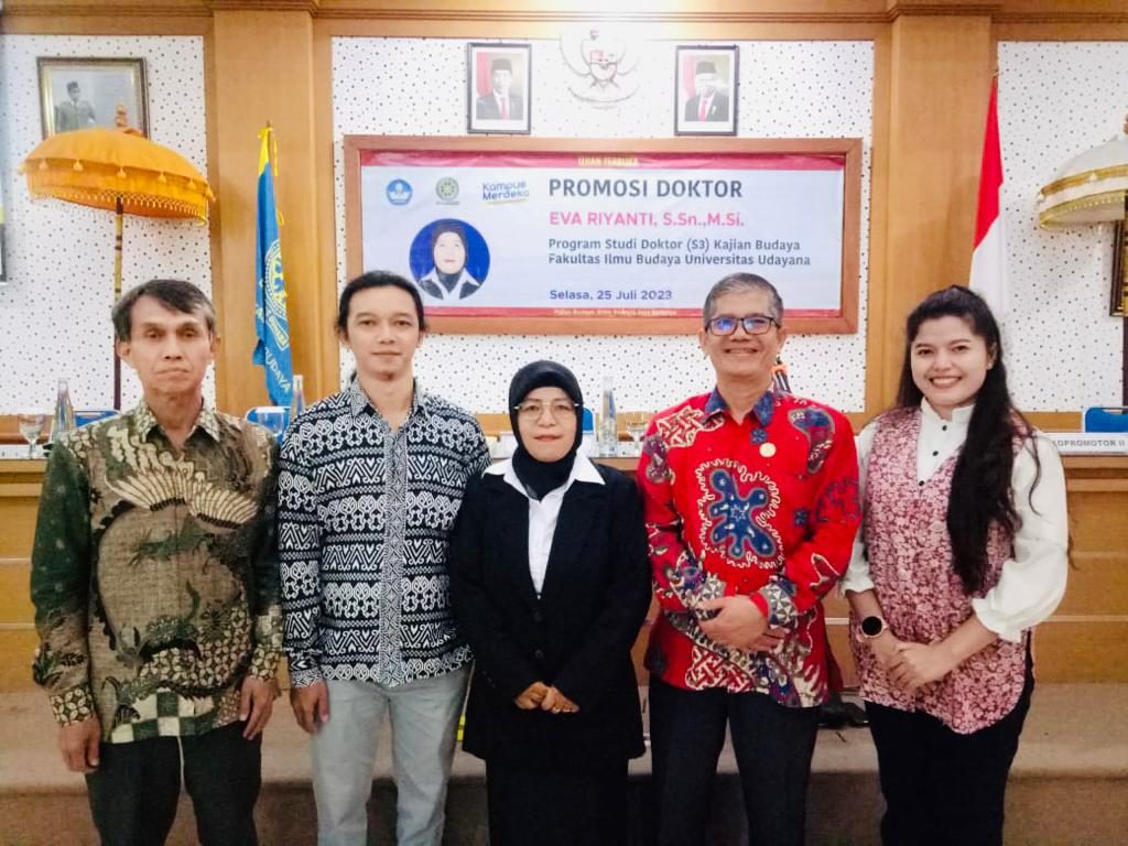 Suksesnya Ujian Terbuka, Dr.Eva