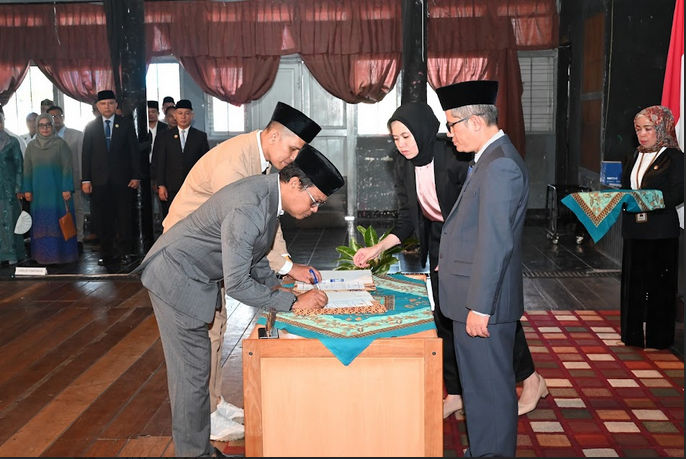 Rektor Lantik Ketua dan Sekretaris Prodi Tari Minang