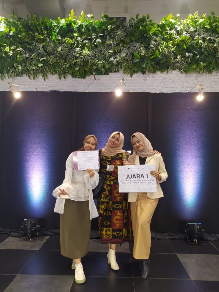 Mahasiswi Prodi Desain Mode Raih Juara I dalam Lomba “Upcycle Fashion Competition” pada Fashion Festival Polymedia Kreatif Jakarta Tahun 2023