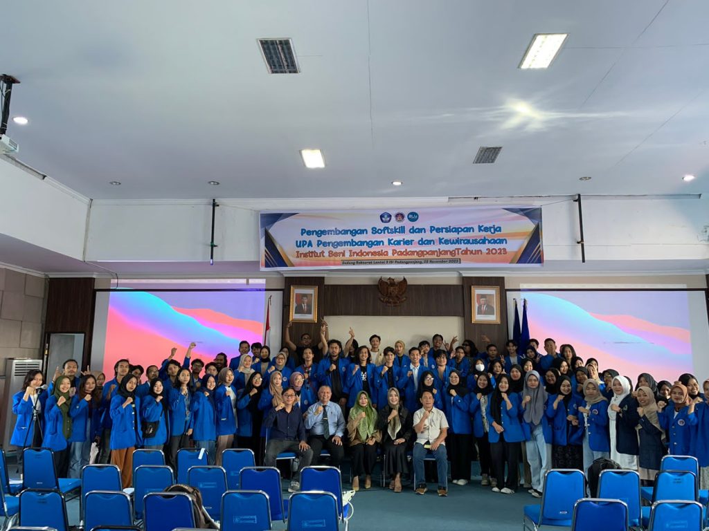 Pengembangan Soft Skill dan Persiapan Kerja di UPA Pengembangan Karir dan Kewirausahaan ISI Padangpanjang
