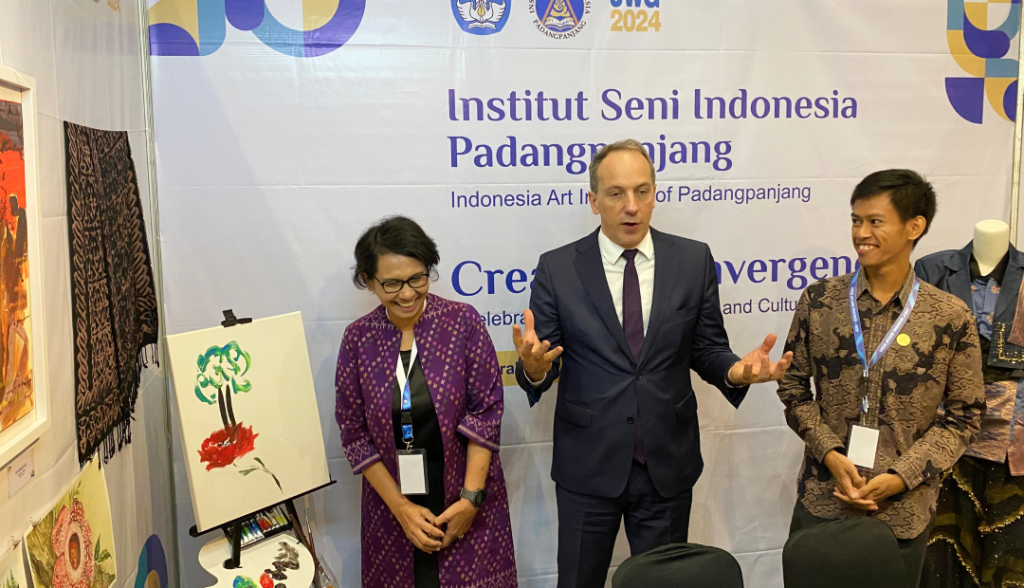 ISI PADANGPANJANG PAMERKAN ANEKA INOVASI KARYA SENI HASIL RISET DI JWG INDONESIA-PERANCIS 2024