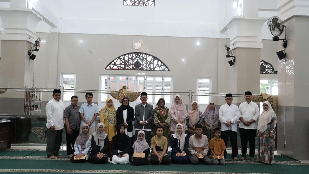 Santunan Penuh Kasih dari Masjid Al-Azhar ISI Padangpanjang untuk  Anak Yatim