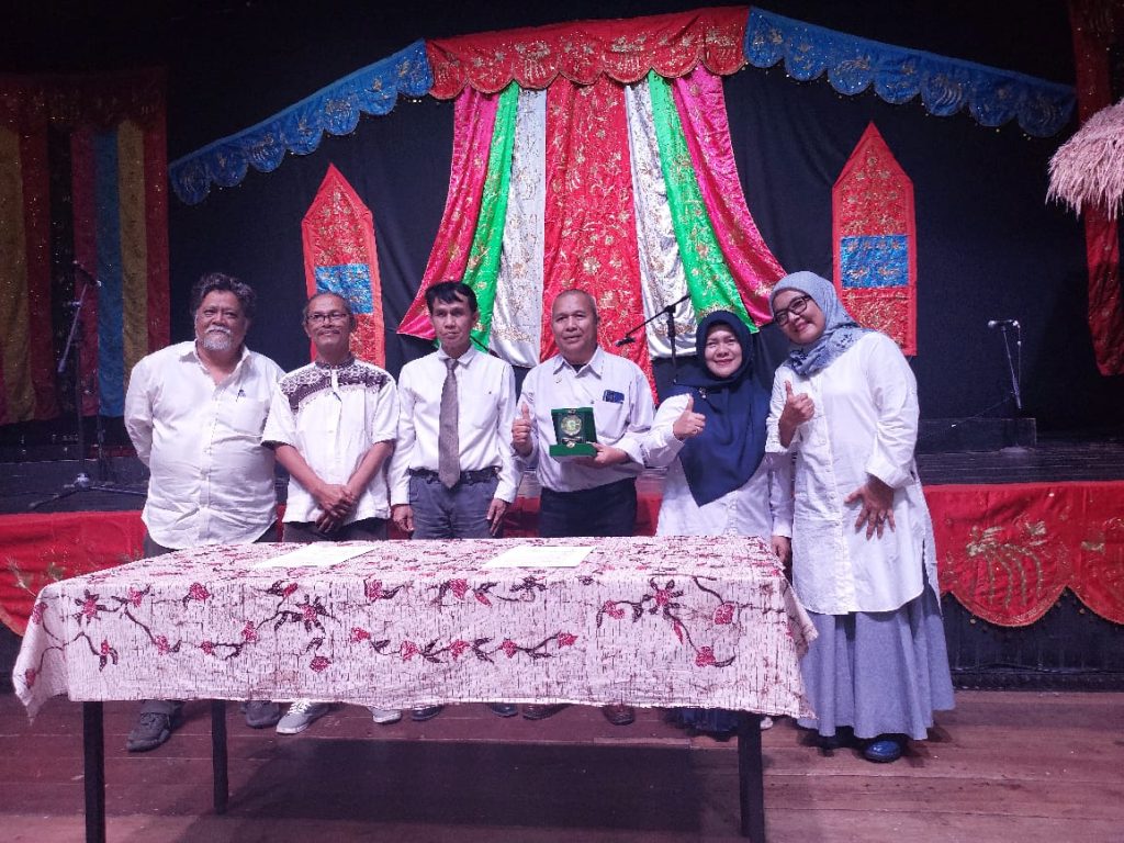 PENANDATANGANAN IMPLEMENTATION ARRANGEMENT ANTARA DAN ISI PADANGPANJANG DAN FIB UNAND PERKUAT KOLABORASI AKADEMIK DAN RISET