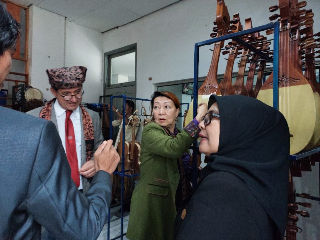 Hari Pertama Visitasi FIBAA, Tim Expert Saksikan Langsung Pertunjukan Musik dan Karawitan ISI Padangpanjang