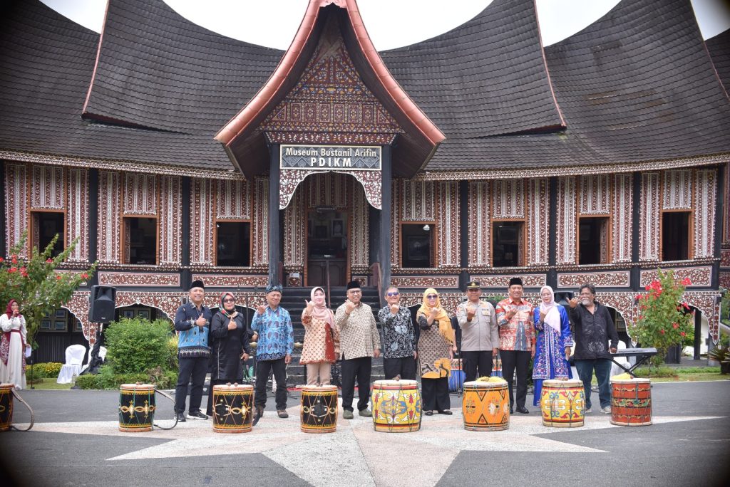 Seni dan Tradisi Berpadu : ISI Padangpanjang di Festival Pamenan Minangkabau