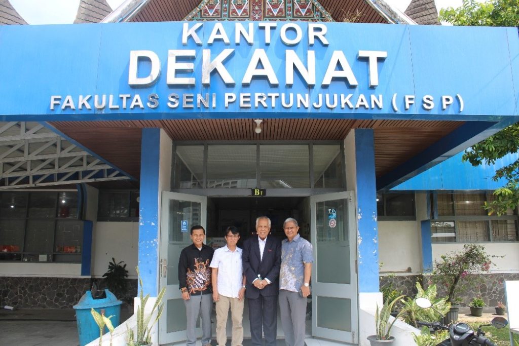 Kunjungan OC Kaligis ke Fakultas Seni Pertunjukan ISI Padangpanjang